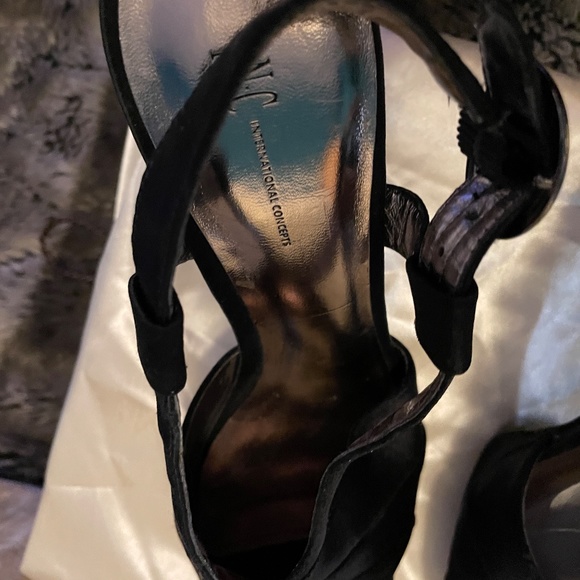 Like new! Macy's International Satin Black 4 inch Heels size 7.5 - Picture 10 of 13